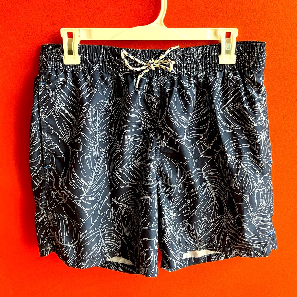 Goodfellow Blue leafy pattern swim trunks with inside and outside pockets size M